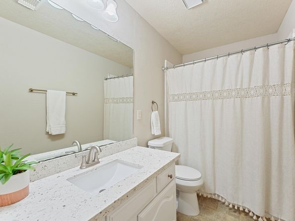 1017 Oak Knoll Court, Sugar Land TX 77498