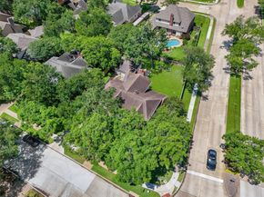 1017 Oak Knoll Court, Sugar Land TX 77498