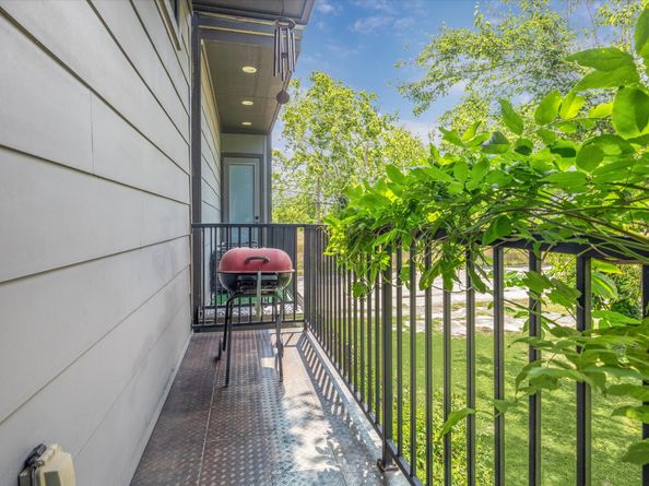 5121 Elysian Street, Houston TX 77009