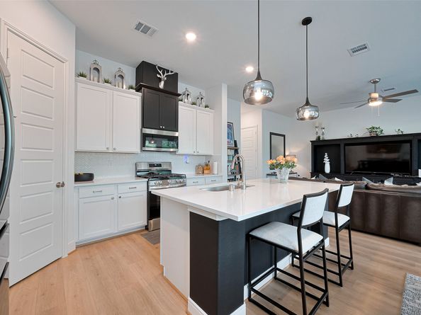 1615 Regents Gate Road, Houston TX 77055