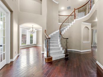 95 W Hullwood Circle