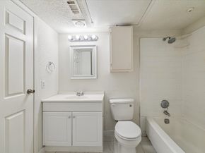 10855 Meadowglen Lane 1030, Houston TX 77042