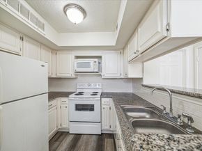 10855 Meadowglen Lane 1030, Houston TX 77042