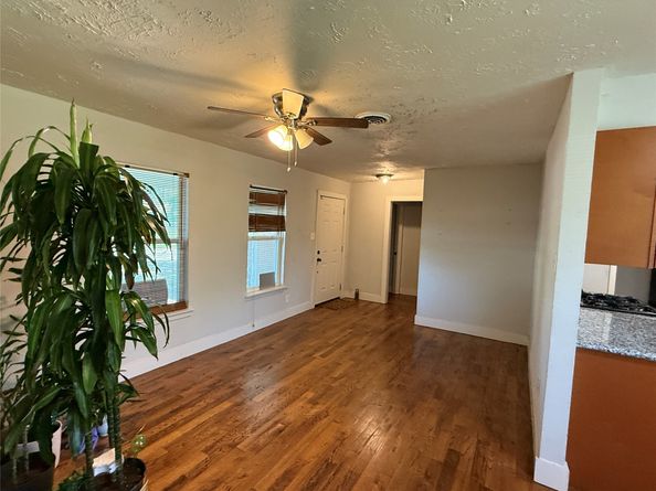 10317 Kelburn Drive, Houston TX 77016
