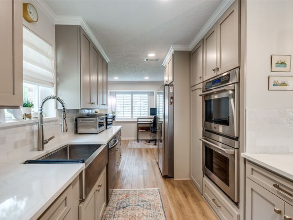 2827 Fontana Drive, Houston TX 77043