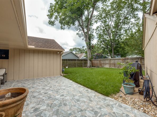 2827 Fontana Drive, Houston TX 77043
