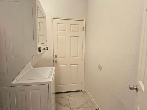 2111 Davis Street, Houston TX 77026
