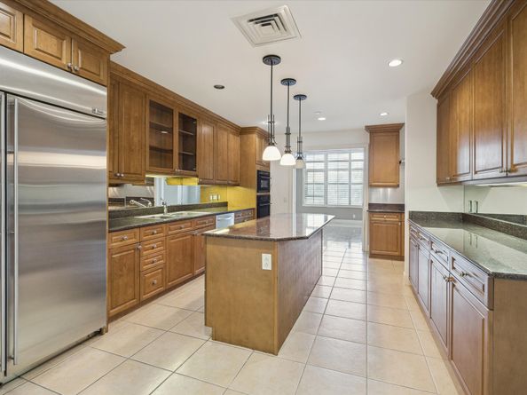 1100 Uptown Park Boulevard 23, Houston TX 77056