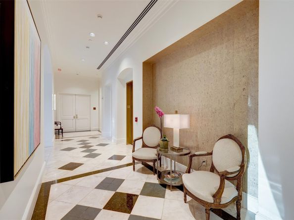 1100 Uptown Park Boulevard 23, Houston TX 77056