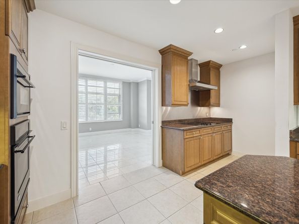 1100 Uptown Park Boulevard 23, Houston TX 77056