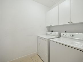 1100 Uptown Park Boulevard 23, Houston TX 77056