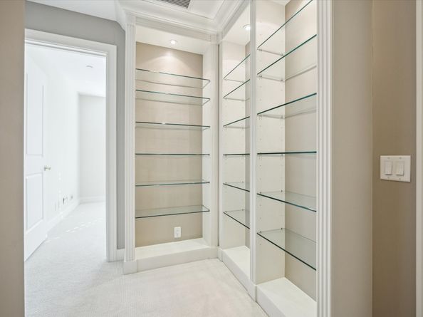 1100 Uptown Park Boulevard 23, Houston TX 77056