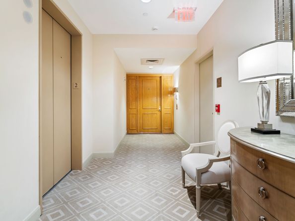 1100 Uptown Park Boulevard 23, Houston TX 77056