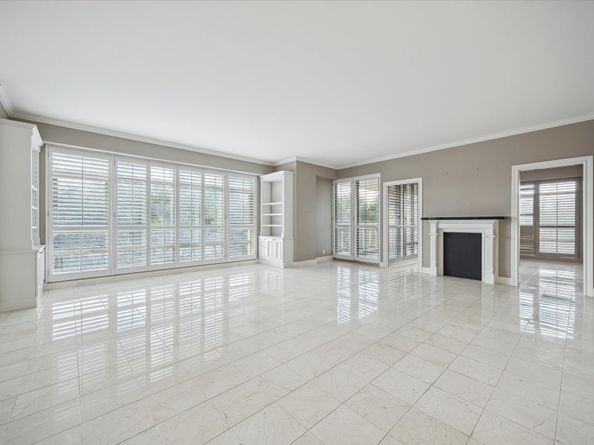 1100 Uptown Park Boulevard 23, Houston TX 77056