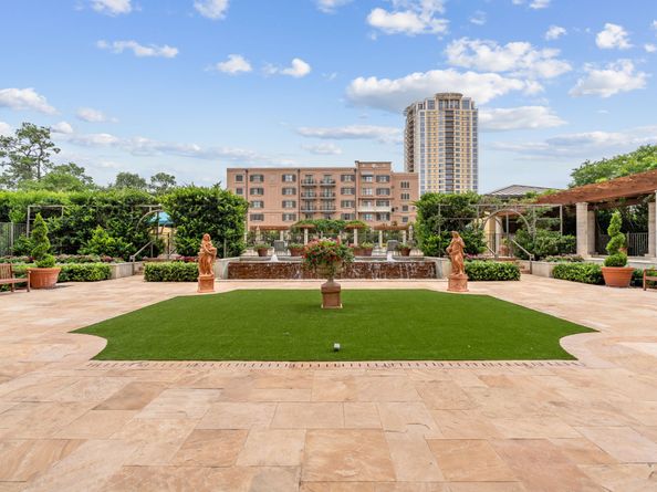 1100 Uptown Park Boulevard 23, Houston TX 77056