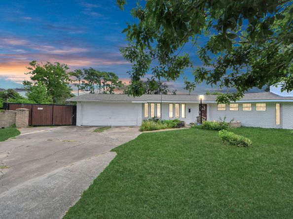 10214 Moorberry Lane, Houston TX 77043