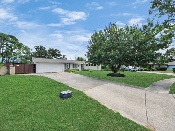 10214 Moorberry Lane, Houston TX 77043