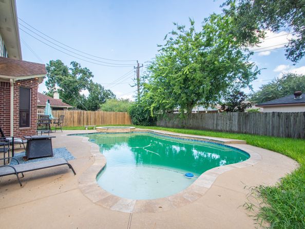 4503 Sugar Bars Drive, Friendswood TX 77546