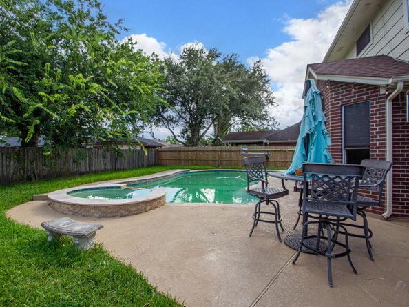 4503 Sugar Bars Drive, Friendswood TX 77546