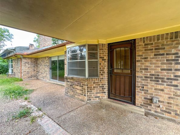 5907 Darkwood Drive, Houston TX 77088