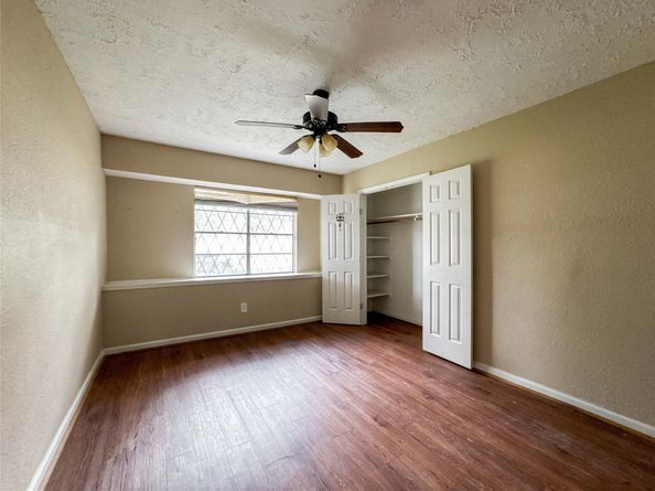 5907 Darkwood Drive, Houston TX 77088