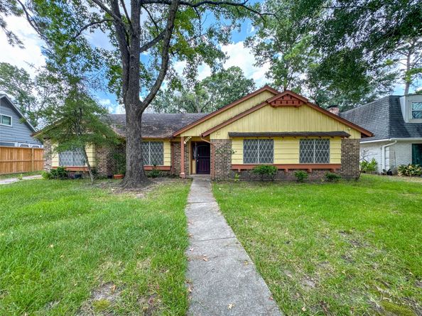 5907 Darkwood Drive, Houston TX 77088