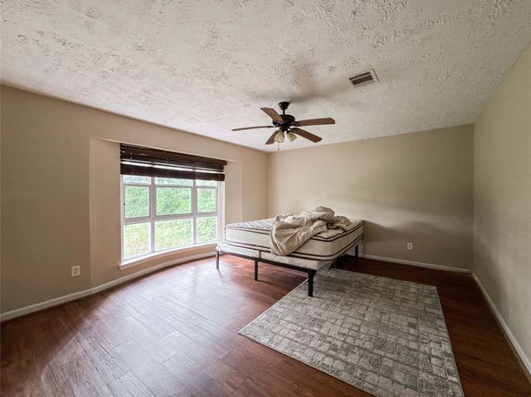 5907 Darkwood Drive, Houston TX 77088