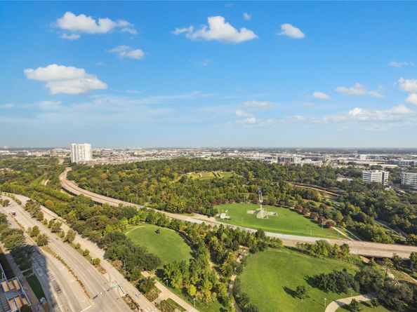 1711 Allen Parkway 2101, Houston TX 77019