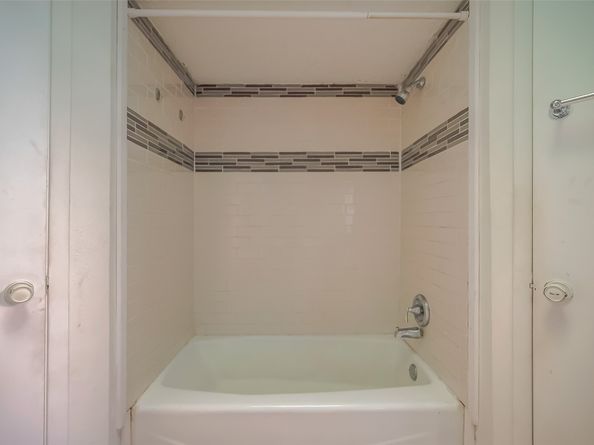 6363 Ivyknoll Drive, Houston TX 77035