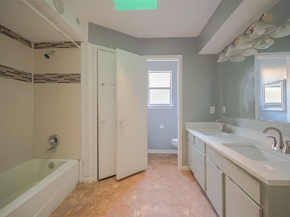 6363 Ivyknoll Drive, Houston TX 77035