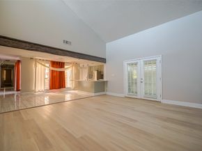 6363 Ivyknoll Drive, Houston TX 77035