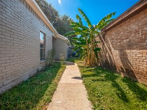 6363 Ivyknoll Drive, Houston TX 77035