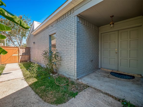 6363 Ivyknoll Drive, Houston TX 77035