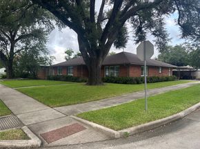 2123 Ridgecrest Drive, Houston TX 77055