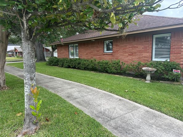 2123 Ridgecrest Drive, Houston TX 77055