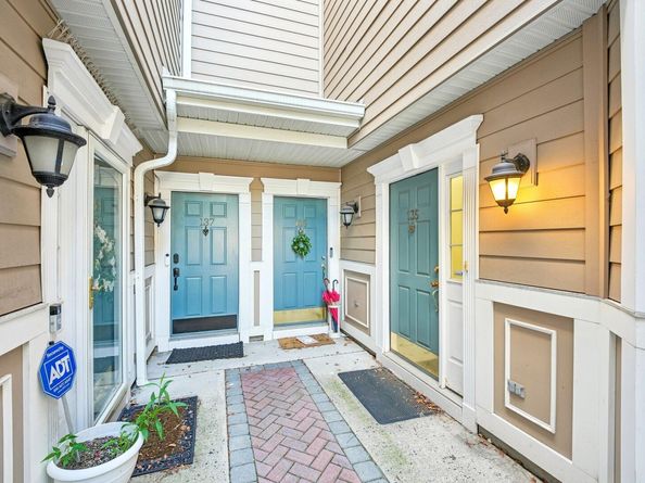 135 Abbie Ct 135, Guttenberg NJ 07093