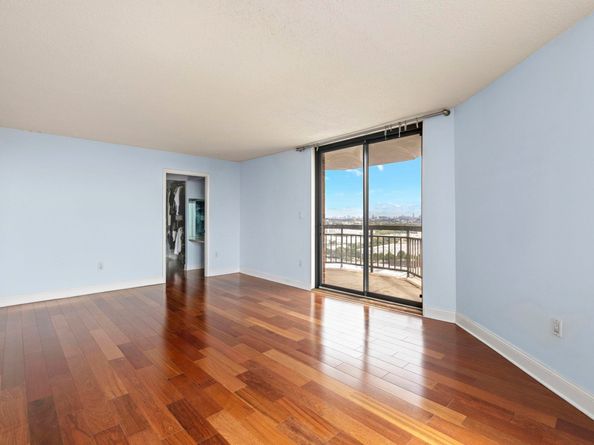 2032 Harmon Cove Tower 2032, Secaucus NJ 07094