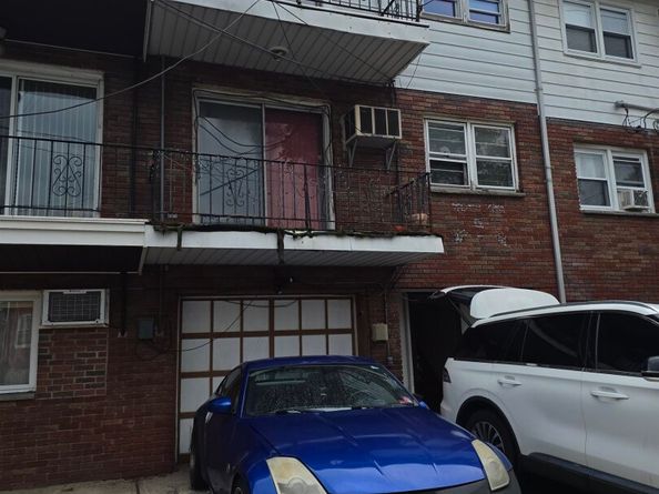 305 Neptune Ave, Jersey City NJ 07305