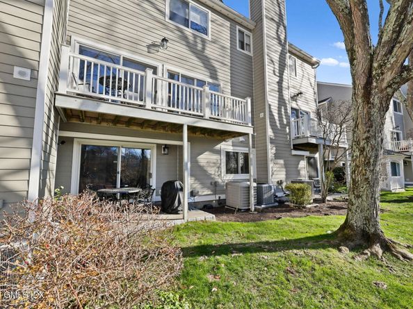 333 Palmer Hill Road 2E, Riverside CT 06878