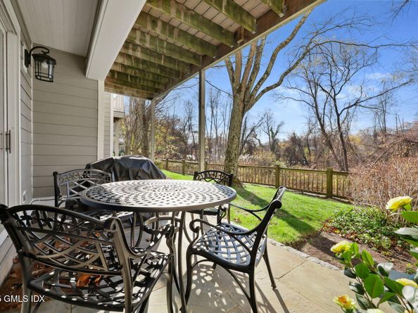 333 Palmer Hill Road 2E, Riverside CT 06878