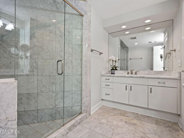 333 Palmer Hill Road 2E, Riverside CT 06878