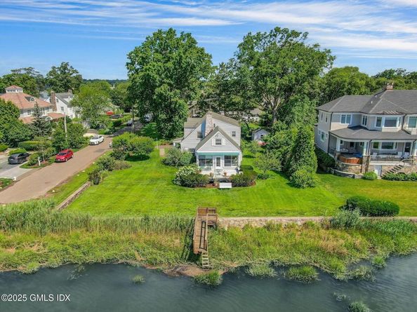 20 Meadow Place, Old Greenwich CT 06870