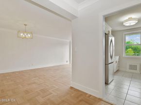 4 Putnam Hill Road 2E, Greenwich CT 06830