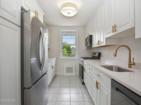 4 Putnam Hill Road 2E, Greenwich CT 06830