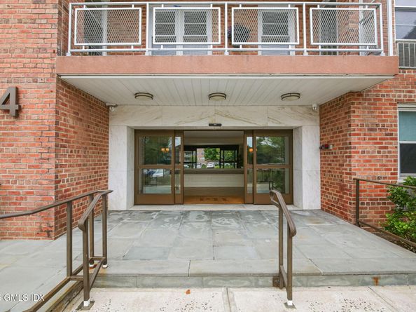4 Putnam Hill Road 2E, Greenwich CT 06830