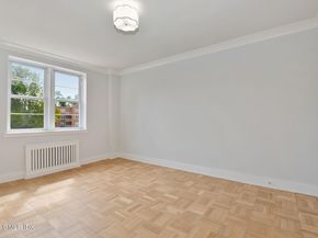 4 Putnam Hill Road 2E, Greenwich CT 06830
