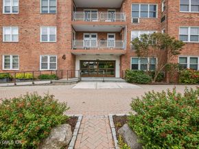 4 Putnam Hill Road 2E, Greenwich CT 06830