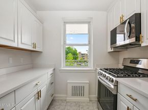 4 Putnam Hill Road 2E, Greenwich CT 06830