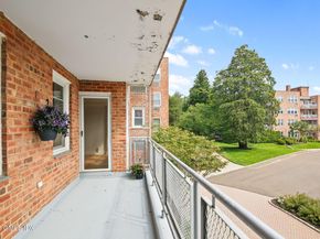 4 Putnam Hill Road 2E, Greenwich CT 06830