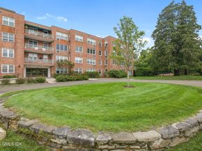 4 Putnam Hill Road 2E, Greenwich CT 06830